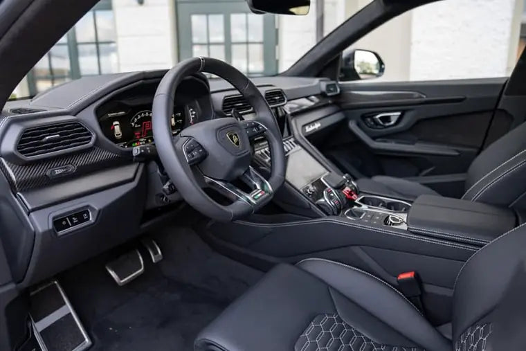 Lamborghini Urus — Noir